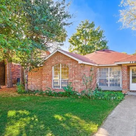 Image 3 - 7562 John T White Road, Fort Worth, TX 76120, USA - House for sale