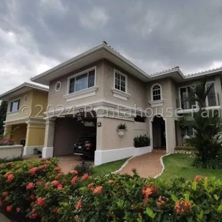 Rent this 3 bed house on Avenida B in Parque Lefevre, Panamá