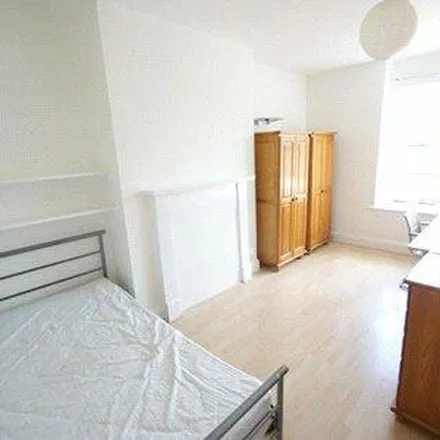 Rent this 3 bed apartment on Clifton College in 32 College Road, Bristol