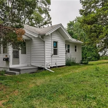 Buy this 2 bed house on 3198 East Washington Avenue in Des Moines, IA 50317