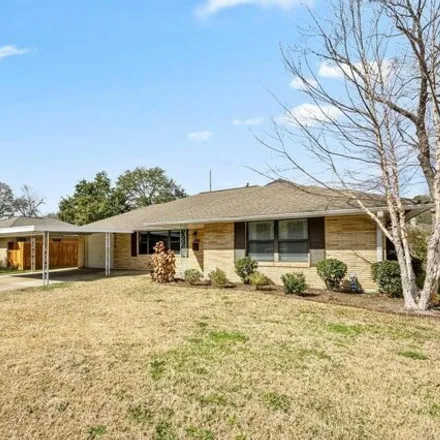 Image 2 - 2112 Chippendale Road, Houston, TX 77018, USA - House for sale