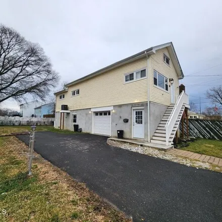 Rent this 4 bed house on 32 Ramsey Avenue in Keansburg, NJ 07734