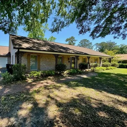 Buy this 3 bed house on 158 Needle Pine Drive in Spring Valley Acres, Dothan