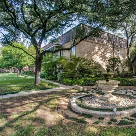Buy this 1 bed condo on 4312 Bellaire Drive South in Fort Worth, TX 76109