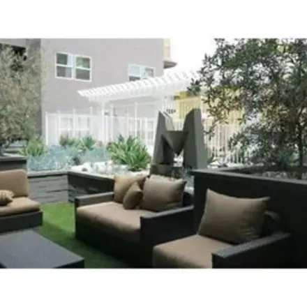 Image 2 - 3949 Los Feliz Boulevard, Los Angeles, CA 90227, USA - Apartment for rent