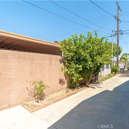 Image 4 - 1355 North Lagoon Avenue, Los Angeles, CA 90744, USA - House for sale