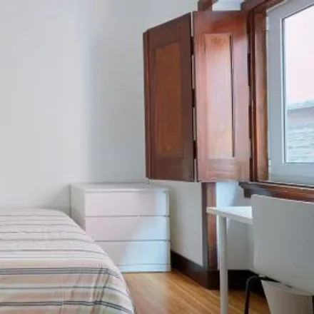 Rent this 3 bed room on Dejavu Plaza in Praça do Duque de Saldanha, 1000-093 Lisbon