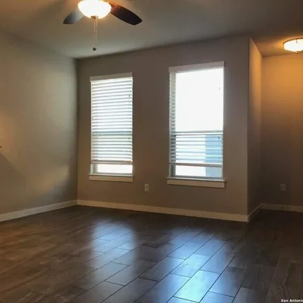 Image 2 - 416 Creekside Curve, New Braunfels, TX 78130, USA - House for rent