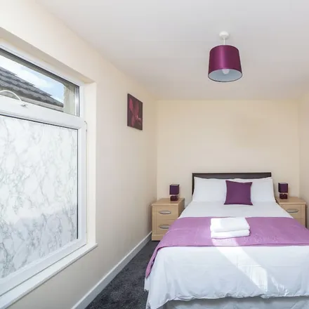 Rent this studio house on Lime St
