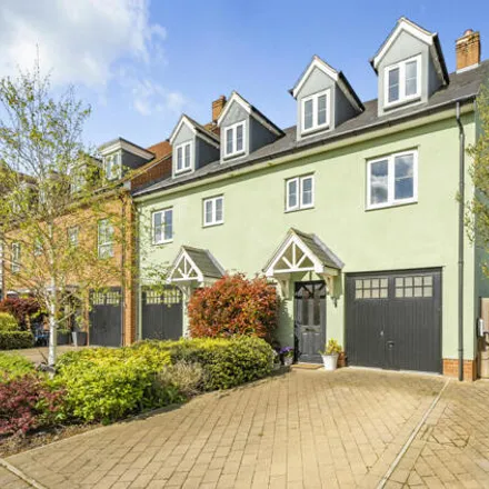 Buy this 3 bed house on Summerhouse Hill in Buckingham, MK18 1XW
