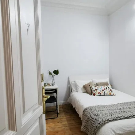 Image 2 - Calle Preciados, 9, 28013 Madrid, Spain - Apartment for rent