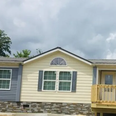 Buy this studio apartment on 661 Arrowhead Loop in Midway, Greene County