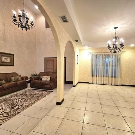Image 4 - 2144 Sabinal Street, Mission, TX 78572, USA - House for sale