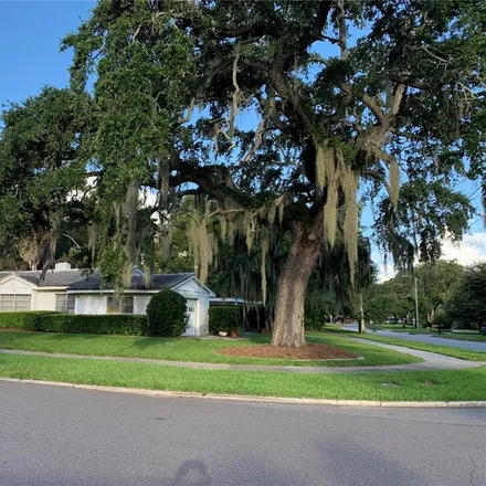 Buy this 4 bed house on 5005 South the Riviera Street in Tampa, FL 33609