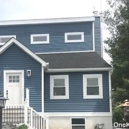 Rent this 4 bed house on 46 Lawrence Street in Village of East Rockaway, NY 11518