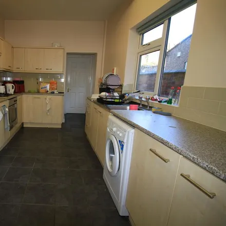 Image 3 - 194 Sovereign Road, Coventry, CV5 6LU, United Kingdom - Townhouse for rent