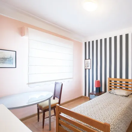 Rent this 3 bed room on Madrid in Colegio Público Gonzalo de Berceo (II), Avenida de Abrantes