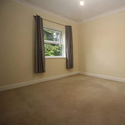 Image 4 - Benjamin's Footpath, High Wycombe, HP13 6PR, United Kingdom - Apartment for rent
