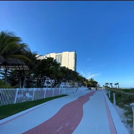 Image 9 - Carriage Club South, 5001 Collins Avenue, Miami Beach, FL 33140, USA - Apartment for rent
