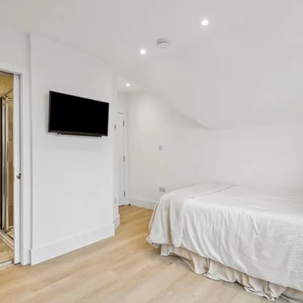 Rent this 1 bed apartment on Spencer Road in Strand-on-the-Green, London