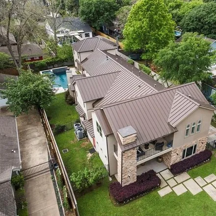 Buy this 4 bed house on 441 West 31st Street in Houston, TX 77018