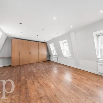 Image 3 - Mr Topper's, Moor Street, London, W1D 5NH, United Kingdom - Apartment for rent