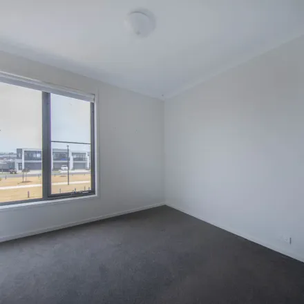 Rent this 3 bed apartment on 32 Palara Drive in Strathtulloh VIC 3338, Australia