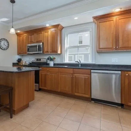 Image 3 - 515 Franklin Street, Cambridge, MA 02139, USA - Condo for sale