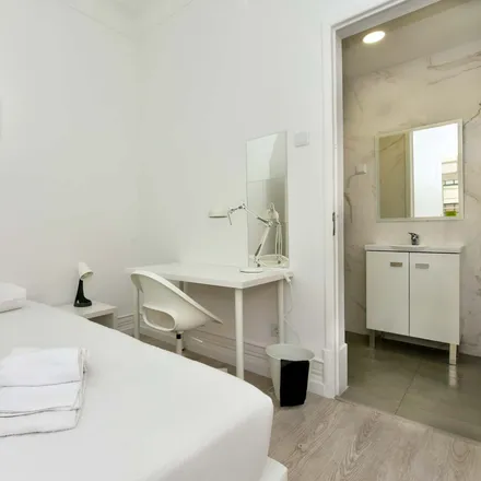 Rent this 1studio room on 4 Ases in Avenida António Augusto de Aguiar, 1050-016 Lisbon