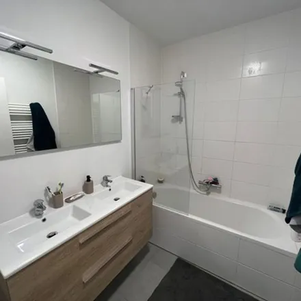 Rent this 2 bed apartment on Rue de Sedent 38-42 in 5100 Jambes, Belgium