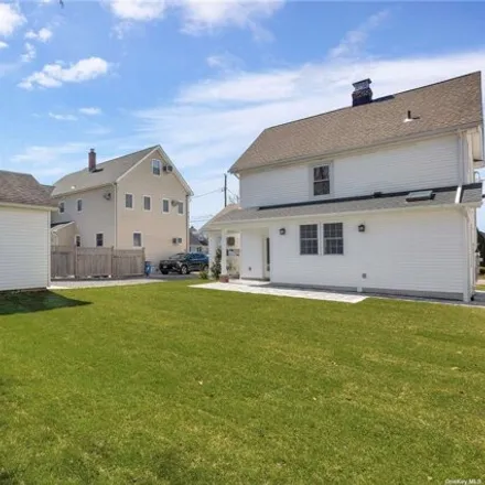 Image 9 - 390 Burkhard Avenue, Village of Mineola, North Hempstead, NY 11501, USA - House for sale