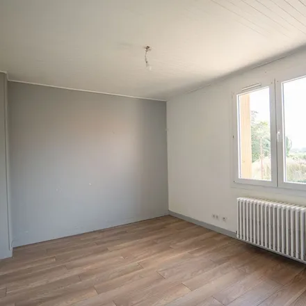 Rent this 4 bed apartment on 7 Rue de Créteuil le Bas in 71150 Chaudenay, France
