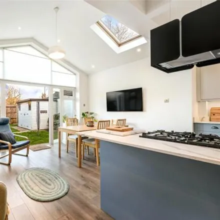 Image 5 - Station House, Spencer Road, Strand-on-the-Green, London, W4 3SL, United Kingdom - Duplex for sale