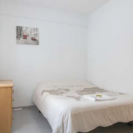 Image 4 - Blanco y Negro, Calle de Carlos Domingo, 28047 Madrid, Spain - Apartment for rent