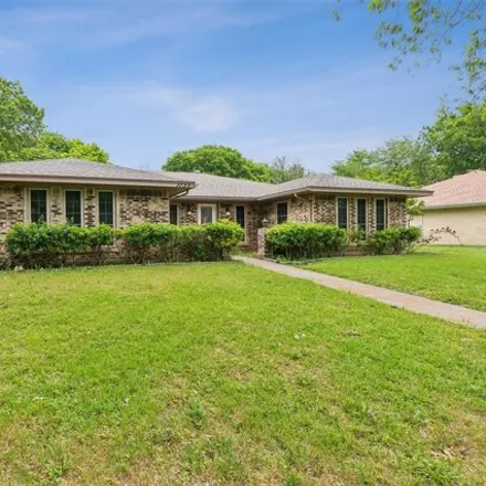 Rent this 3 bed house on 1199 Joanna Circle in DeSoto, TX 75115