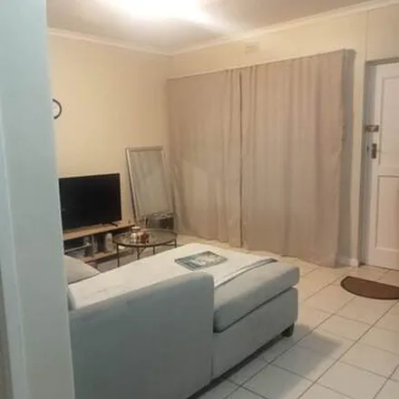 Image 2 - Oak Avenue, Wynberg, Cape Town, 7800, South Africa - Apartment for rent