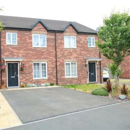 Buy this 3 bed duplex on Heatherfields Cresent in New Rossington, DN11 0TY