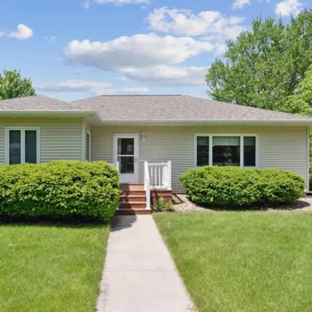 Buy this 3 bed house on 827 Meadow Lane in Waterloo, IA 50701