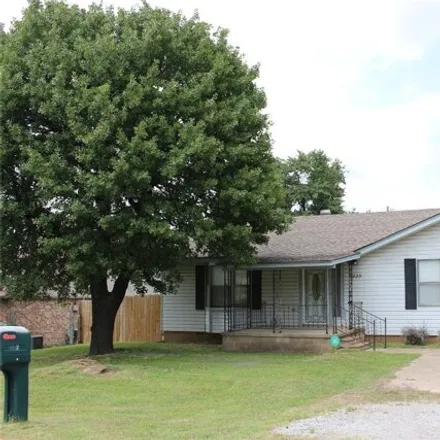 Buy this 3 bed house on 8929 NE 52nd St in Spencer, Oklahoma