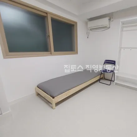 Rent this studio apartment on 서울특별시 강남구 대치동 959-8