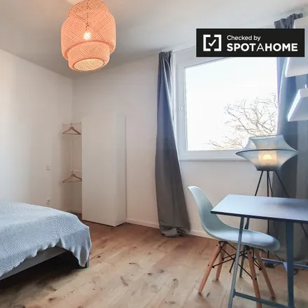 Rent this 4 bed room on Nazarethkirchstraße 50 in 13347 Berlin, Germany
