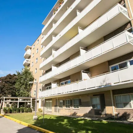 Image 4 - 32 Carluke Crescent, Toronto, ON M2L 2J2, Canada - Apartment for rent