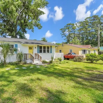 Buy this 3 bed house on Spanish Moss Trail in Beaufort, SC 29902