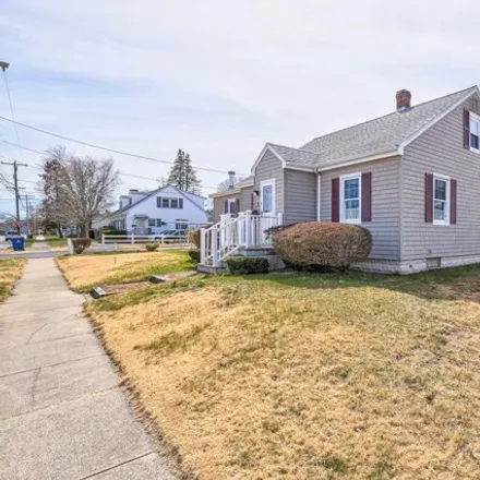 Image 3 - 71 Pine Grove Street, New Bedford, MA 02745, USA - House for sale