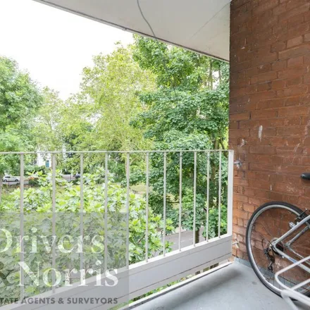 Rent this 5 bed apartment on Abingdon Close in London, NW1 9UU