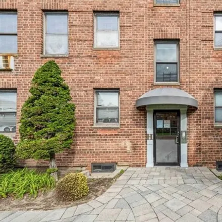 Rent this 1 bed apartment on 1 Jefferson Ave Apt H11 in Rockville Centre, New York