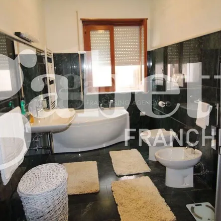 Image 8 - Via Zara, 76125 Trani BT, Italy - Apartment for rent