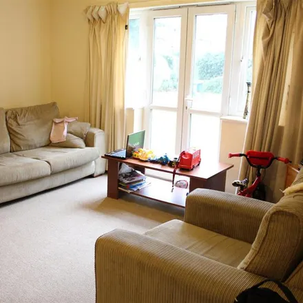 Rent this 2 bed apartment on unnamed road in Langley, SL3 8TA