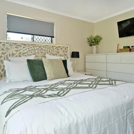 Rent this 4 bed apartment on Montrose Avenue in Bethania QLD 4205, Australia