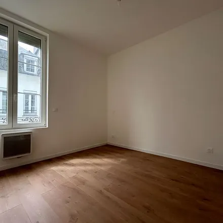 Rent this 4 bed apartment on 8 Place de la République in 76320 Caudebec-lès-Elbeuf, France